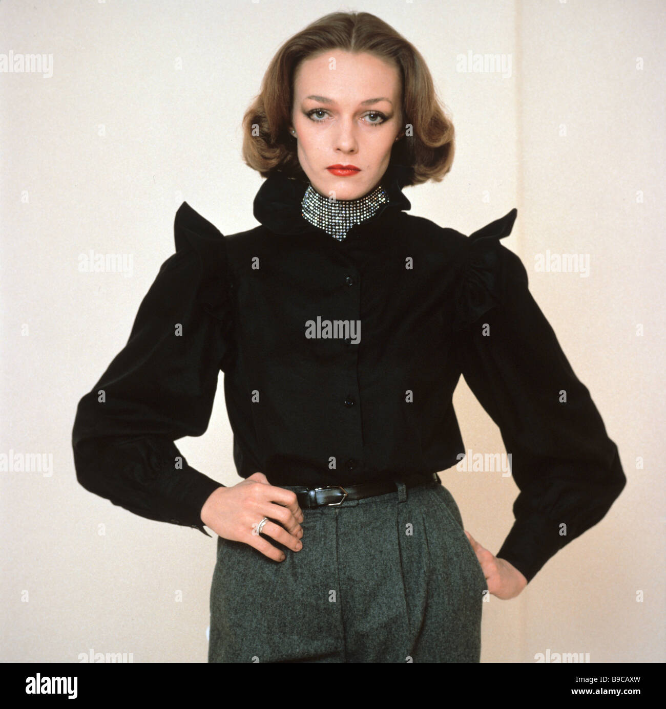 Bekor qilingan xotinning fotosuratlari Anna Valochkova bilan jinsiy aloqa video