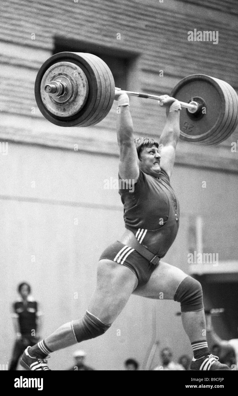 Leonid Taranenko winner of the weight lifting tournament of the Eighth