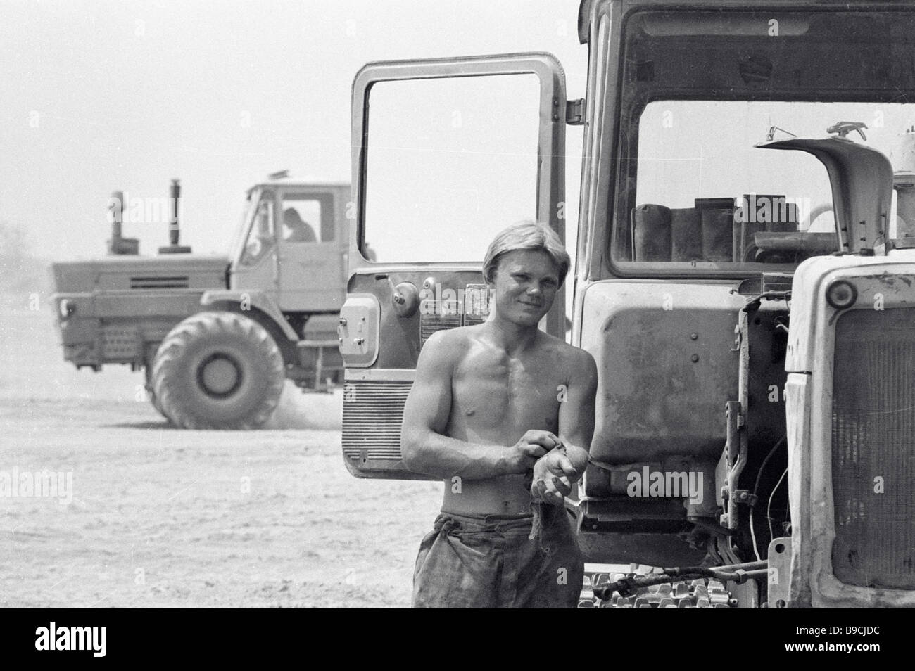 целина 1954 хрущев. 1984 год колхоз. мичурина в тюменской области. 1984 год колхоз. сбор урожая в колхозе.