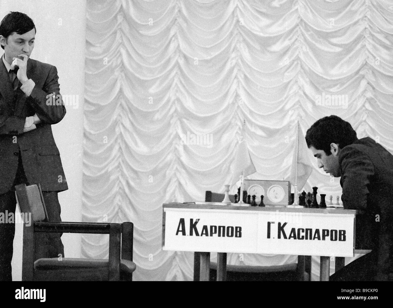 Grand masters Anatoly Karpov right and Garry Kasparov left playing