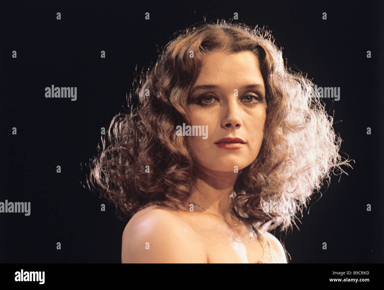 Velosipedda yalangoch video Chiroyli busty nymphomaniac Mia Khalifa dush oladi va ozini groped olish imkonini beradi.