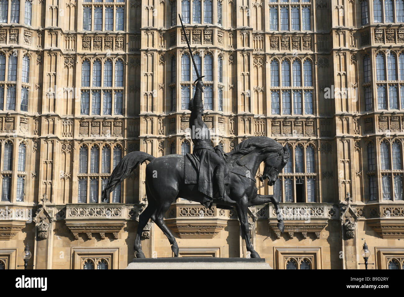 Statue of Richard I outside the House of Lords London Stock Photo Alamy