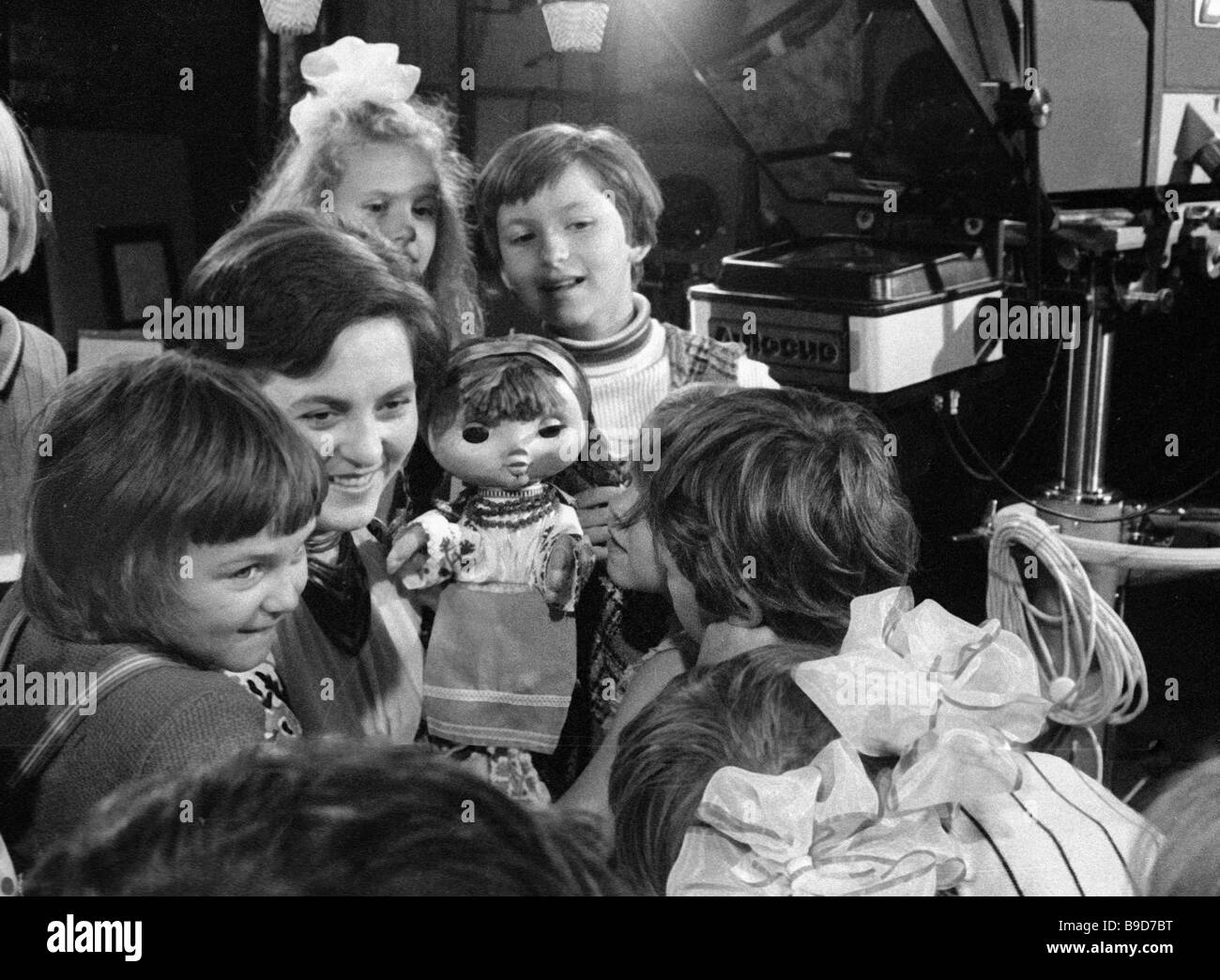 Children take part in TV show Good Night Little Ones Stock Photo - Alamy