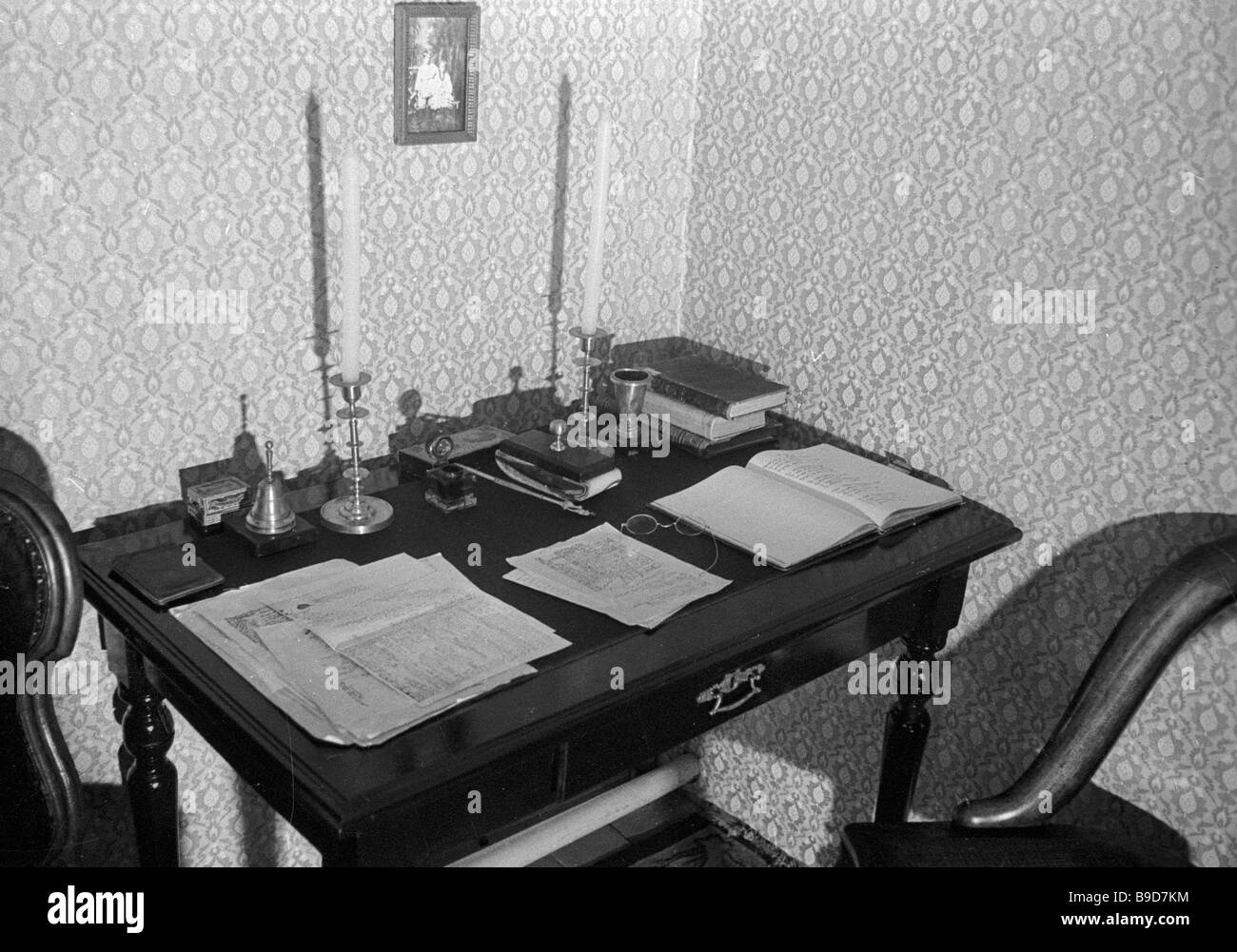 A Bureau In The Study Of Fyodor Dostoevsky S House Museum Stock Photo Alamy