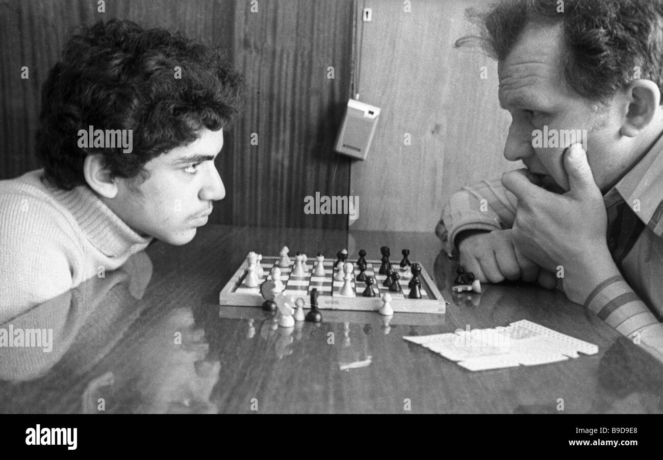 13 year old kid gets bored while playing World Number One Garry Kasparov :  r/toptalent