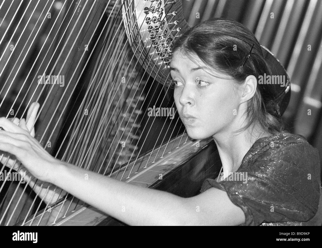 Harp player Iona Nokelainen during a Salve harps show Italy the Moscow