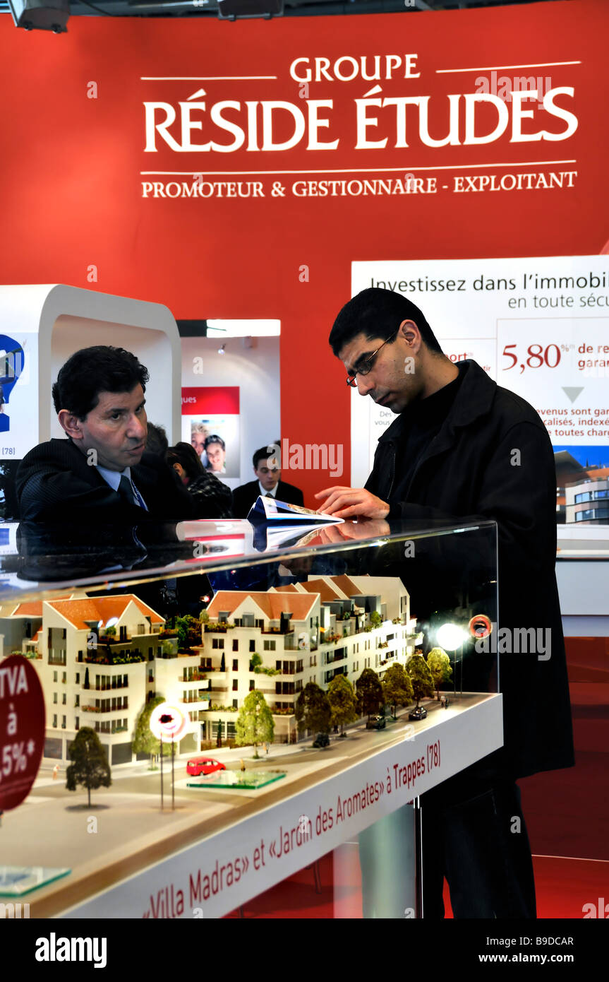 Paris France, Interior View of French Real Estate Trade Show, Selling