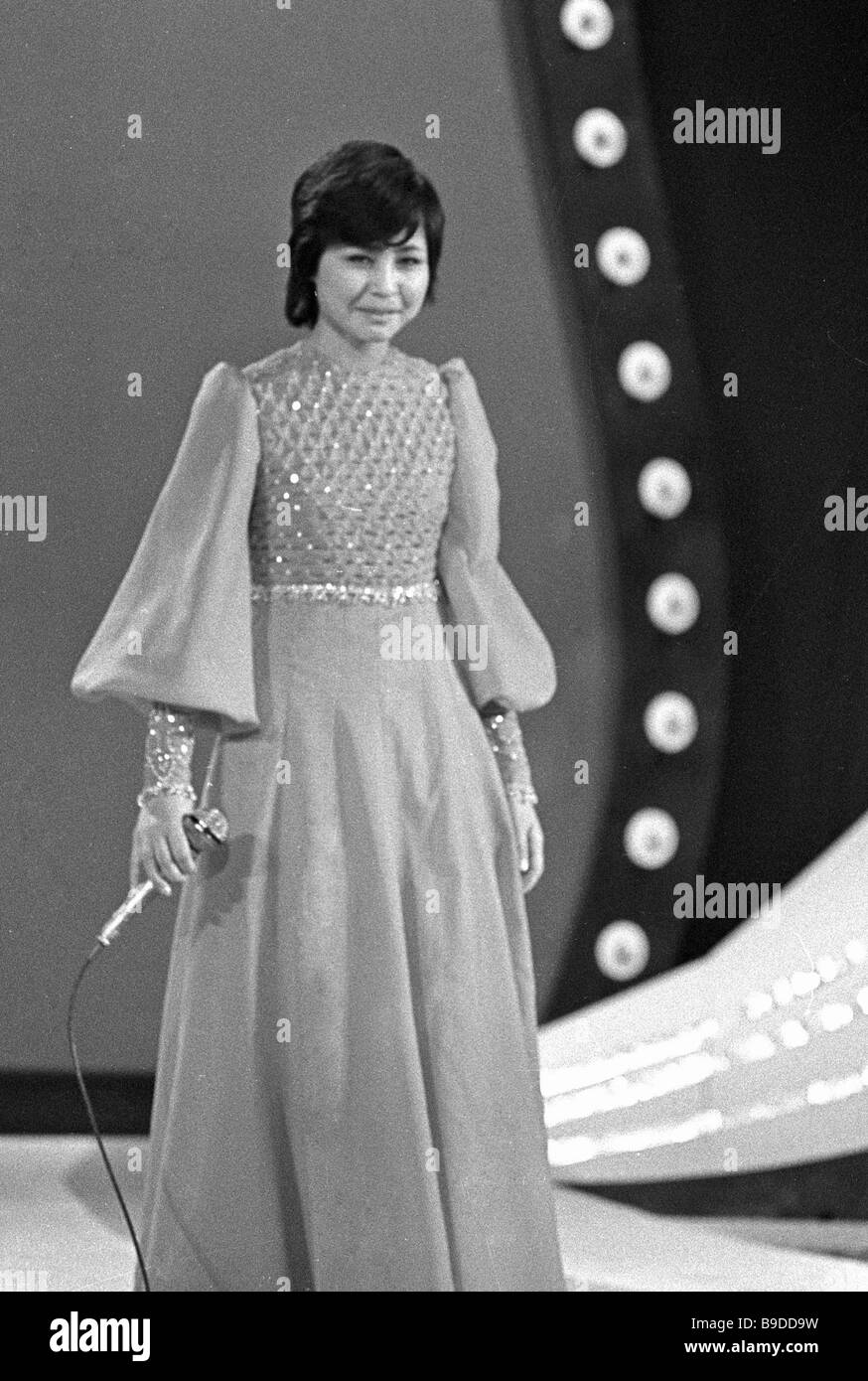 Роза Рымбаева 1977