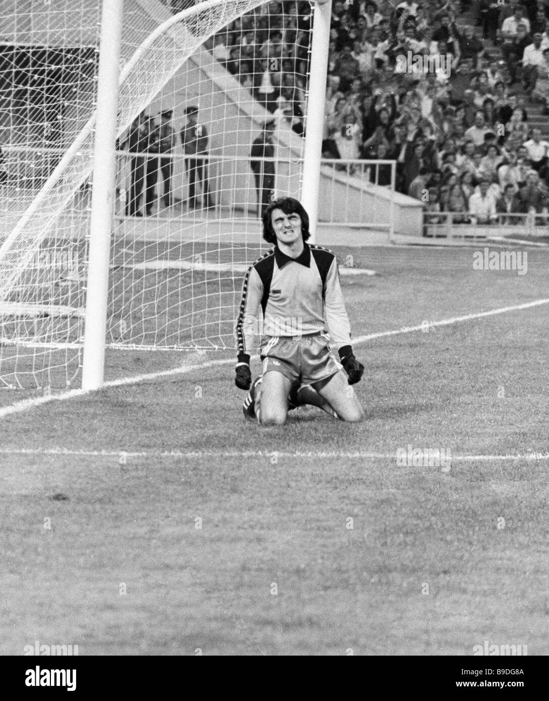 Dynamo Tbilisi goalkeeper Otar Gabelia missing a goal Stock Photo Alamy
