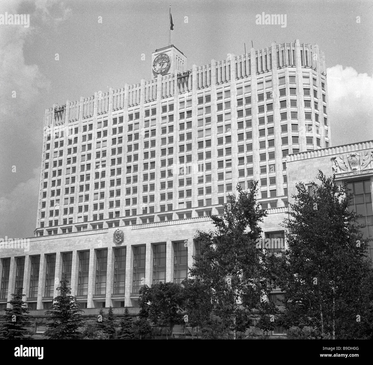 дом советов белый дом. н. здание совета министров рсфср (ныне дом правительства рф). архитектор д. чечулин.