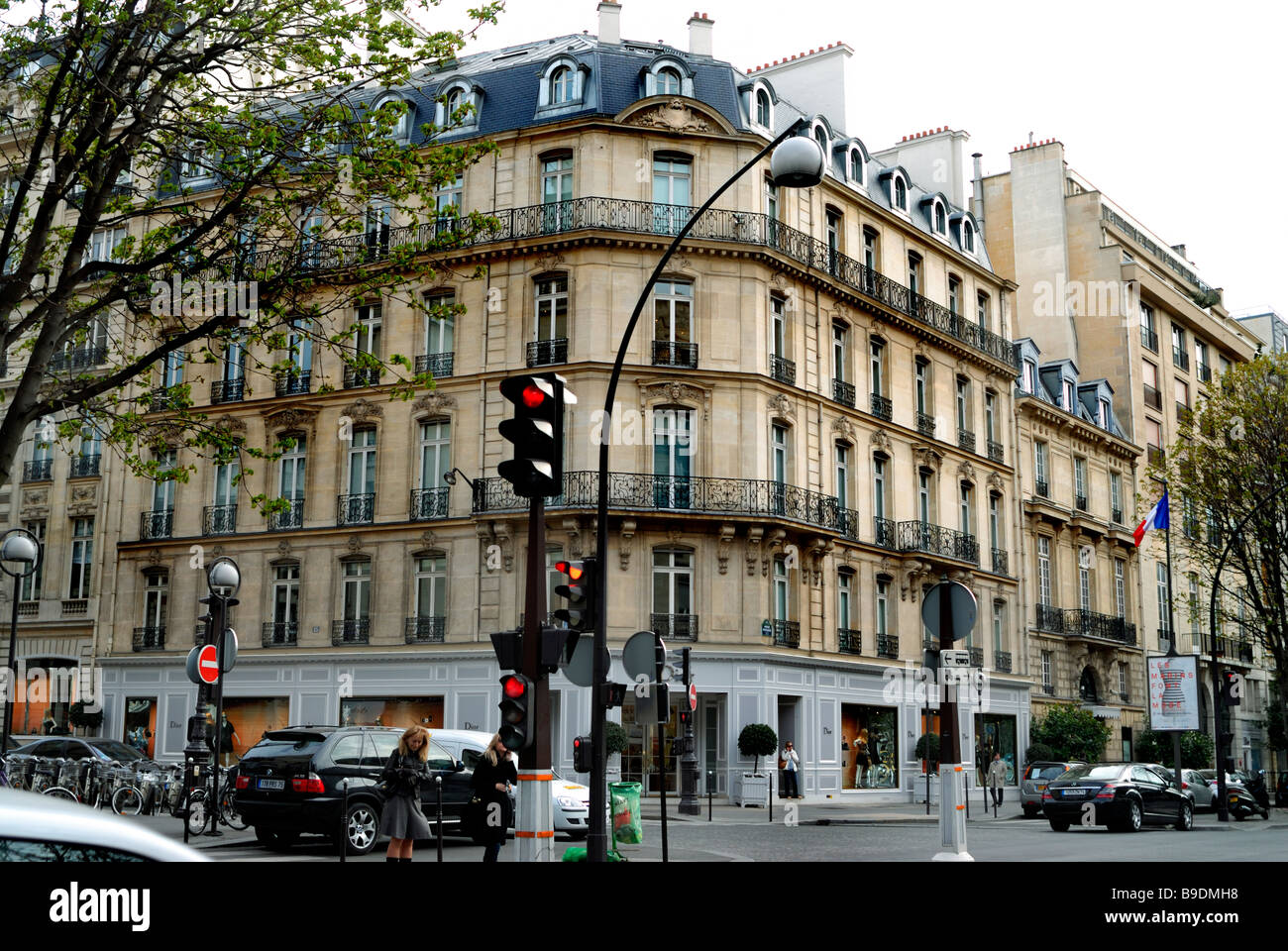 204 Avenue Montaigne Paris Images, Stock Photos, 3D objects, & Vectors