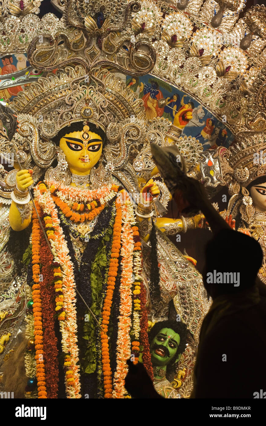 Pandit praying in front of goddess Durga, Kolkata, West Bengal, India ...