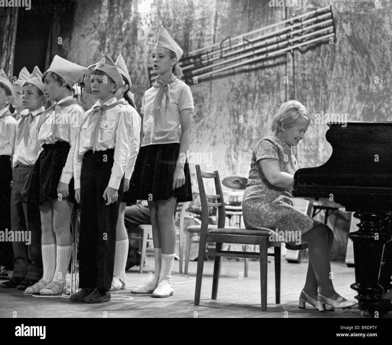 Do children have A. Pakhmutova and N. Dobronravova Do children have A. Pakhmutova and N. Dobronravova