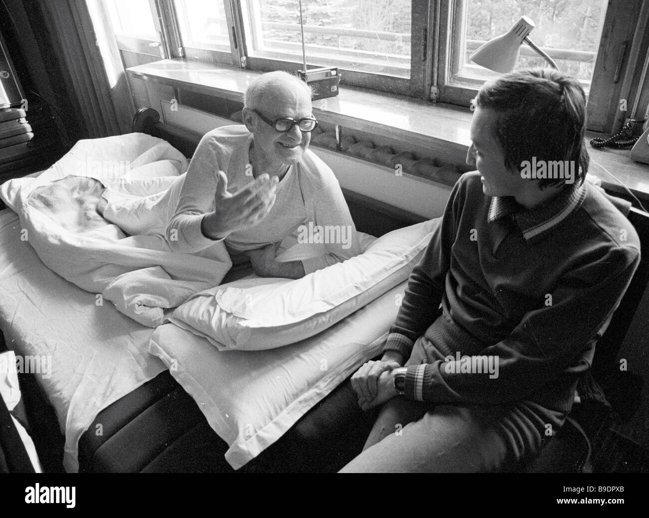 World chess champion Anatoly Karpov left with his wife Irina right and son  Anatoly center at home Stock Photo - Alamy