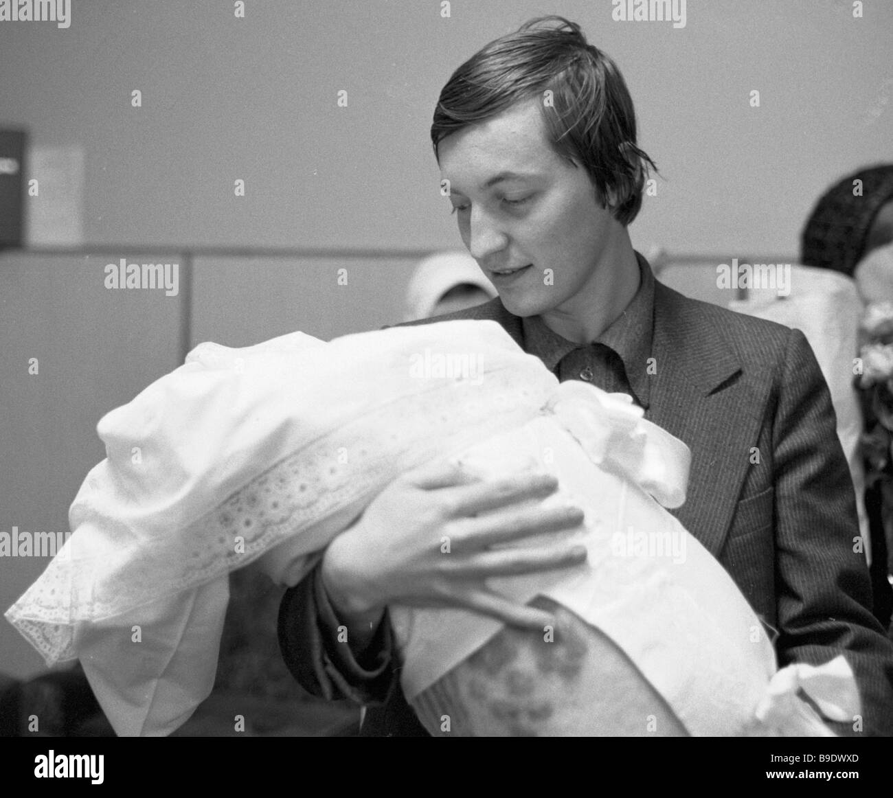 World chess champion Anatoly Karpov left with his wife Irina right and son  Anatoly center at home Stock Photo - Alamy