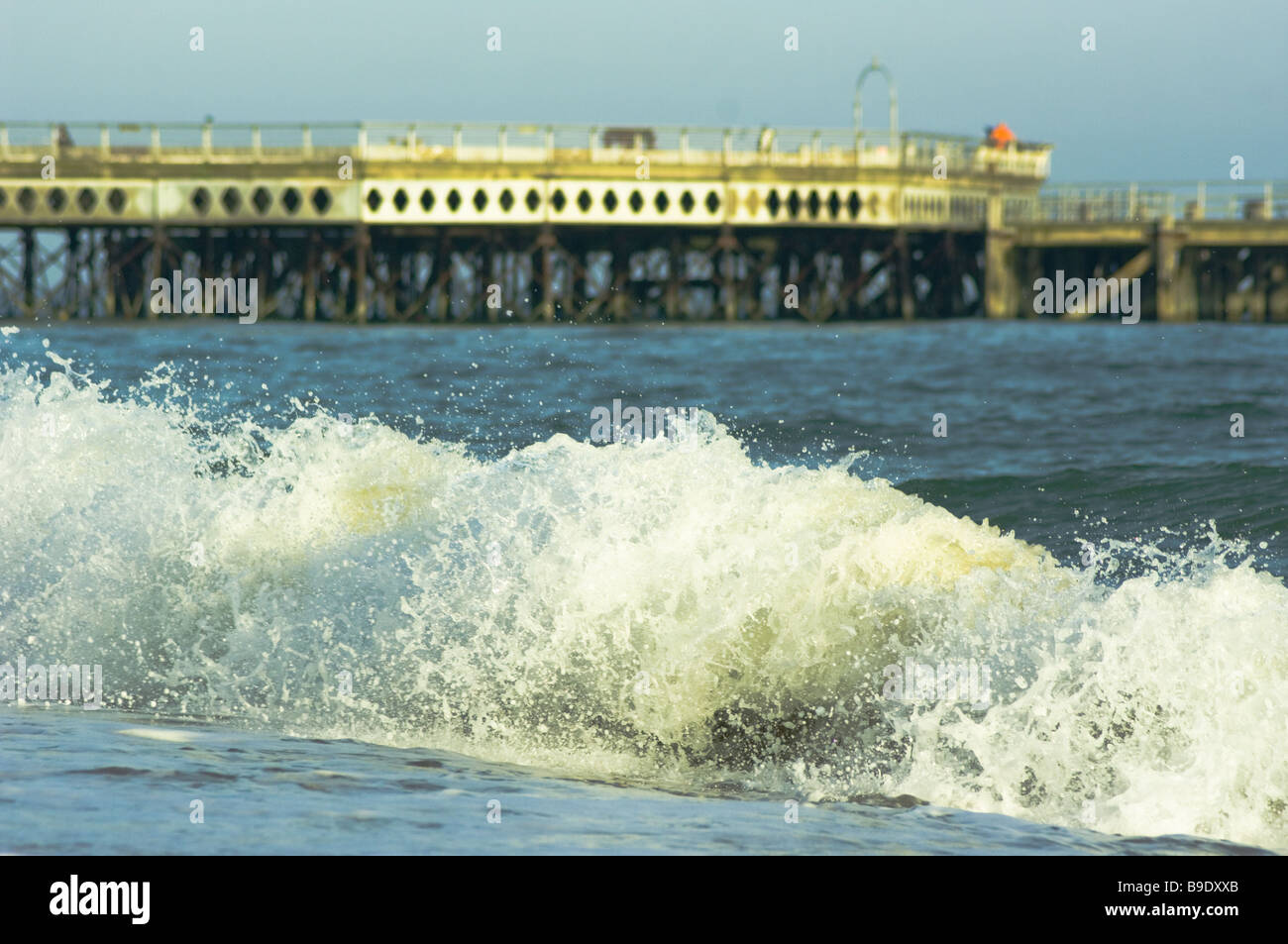 Frozen shoreline waves crashing hi-res stock photography and images - Alamy