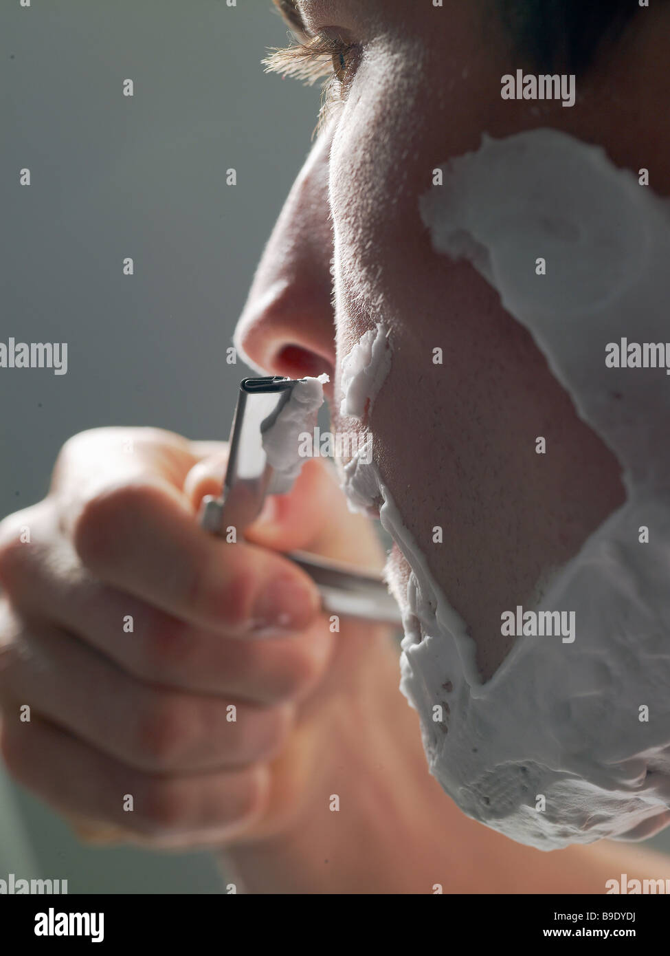 Cut throat razor hires stock photography and images Alamy