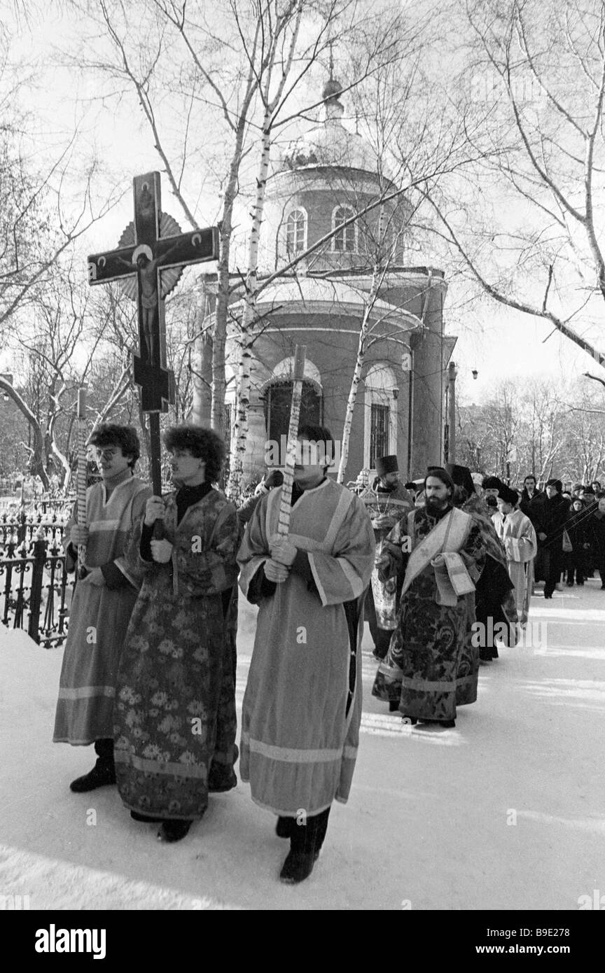 Funeral Service At Kalitnikovskoye Cemetery Moscow Stock Photo - Alamy