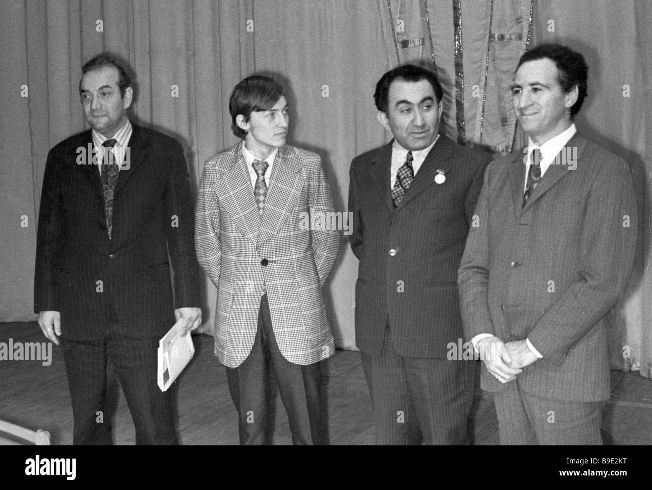 Left To Right Viktor Korchnoi Anatoli Karpov Tigran Petrosyan And Lev ...