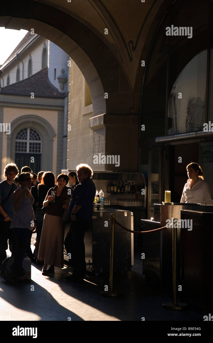 Businessmen having a beer outside the restaurant Kornhaus Old Town Berne Canton of Berne Switzerland Stock Photo
