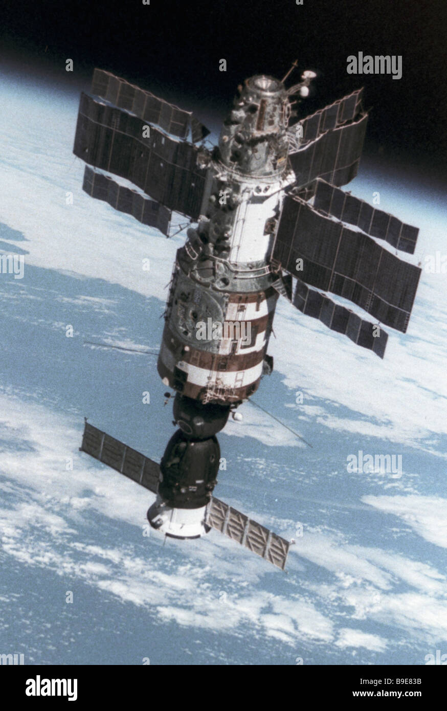 salyut-7-orbital-station-with-soyuz-14-spacecraft-B9E83B.jpg