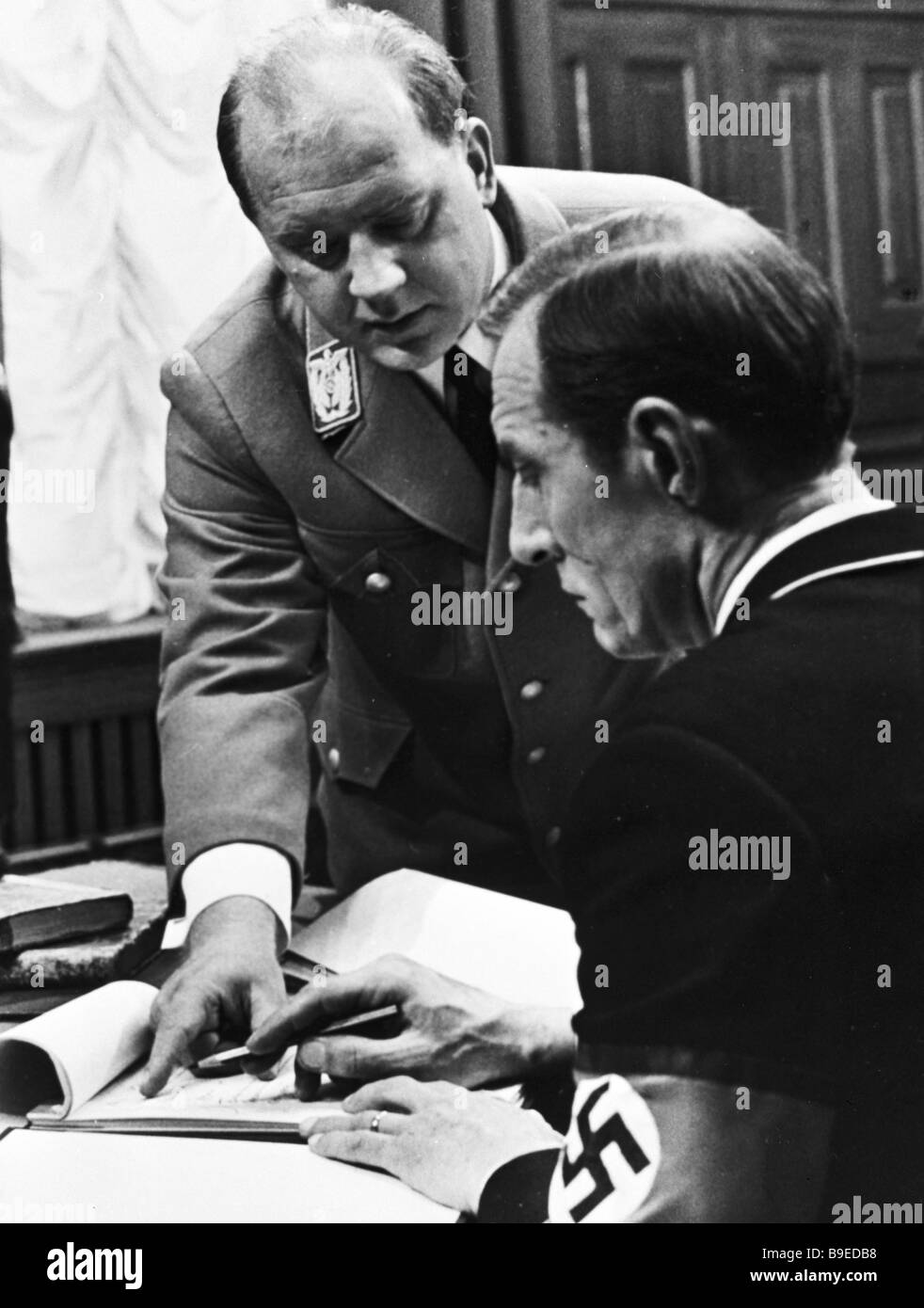 визбор 17 мгновений. мартин борман 17 мгновений весны. юрий визбор в фильме 17 мгновений весны. юрий визбор борман. визбор 17 мгновений.