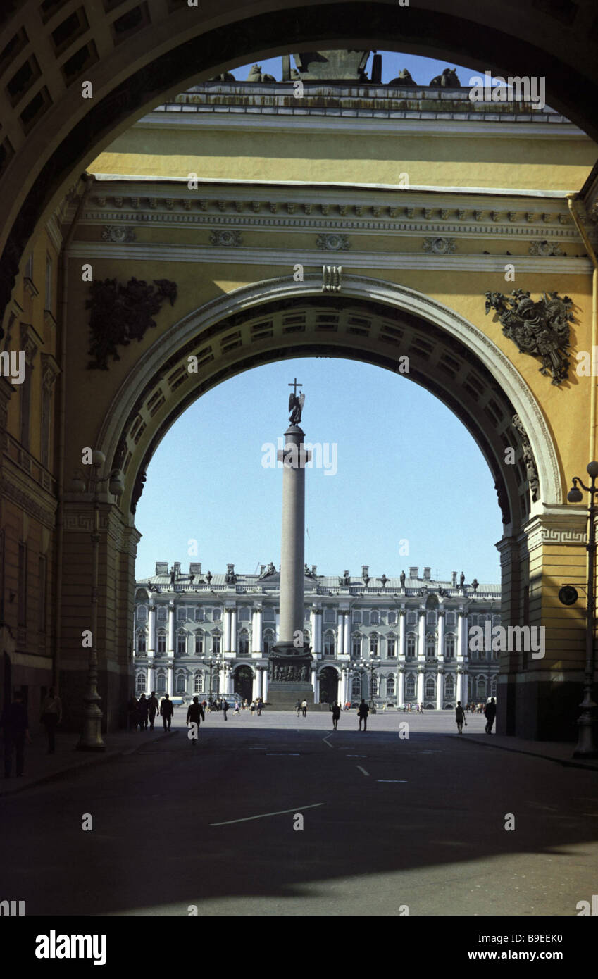 A General HQ view of the Palace Square and the Winter Palace Stock ...