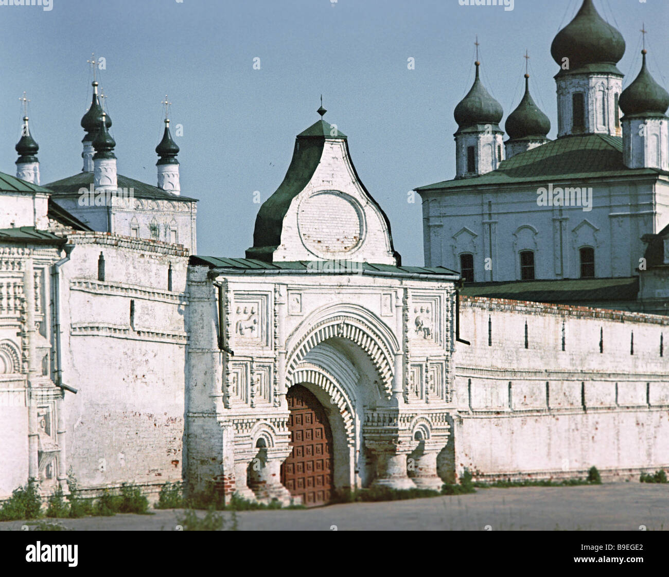 Entrance to the Goritsy monastery Stock Photo - Alamy