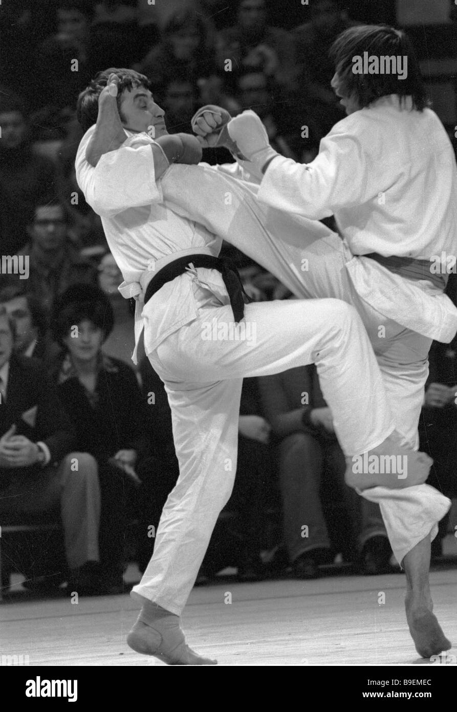 A bout between champion 80kg Viktor left and silver medallist