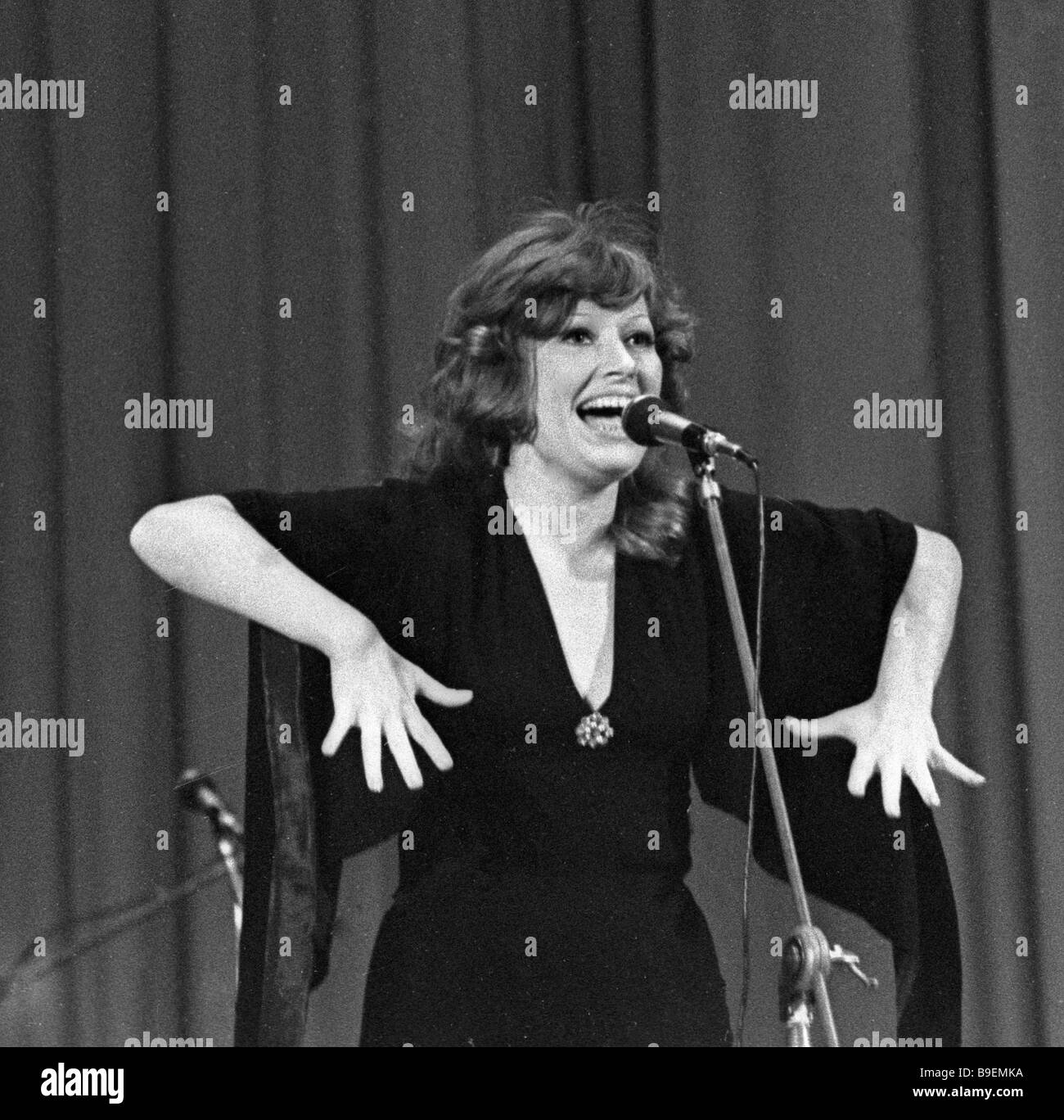 Pop singer Alla Pugacheva Stock Photo - Alamy 