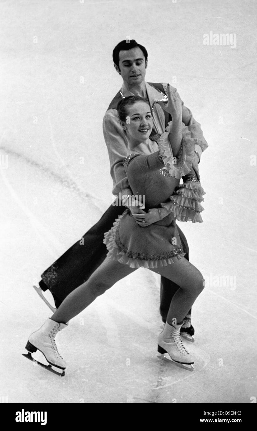 Yoshi yalangoch sochli ayollar video