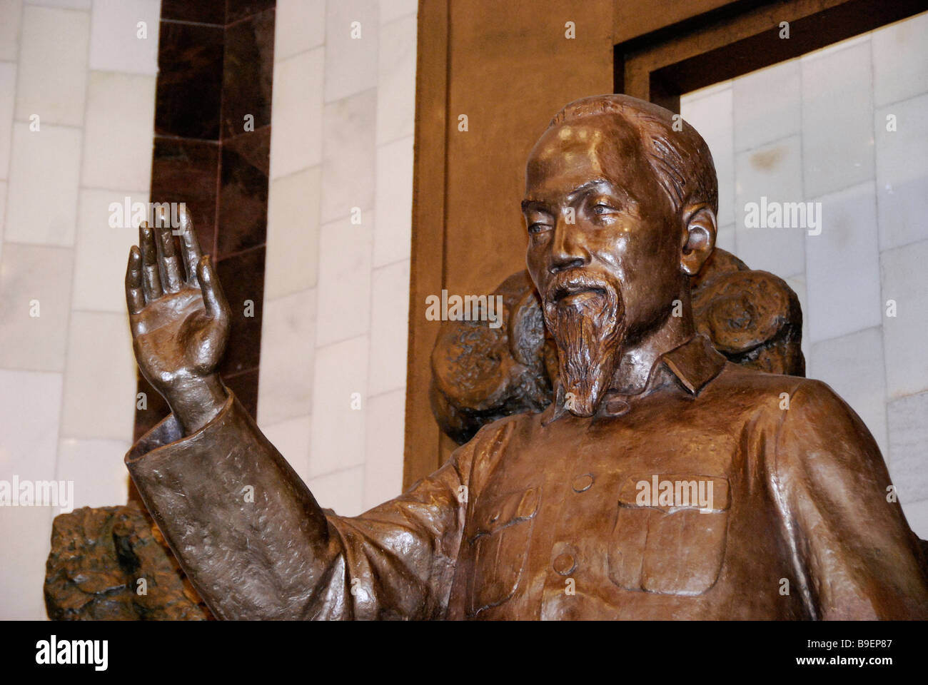 Bronze statue of Vietnamese leader Ho Chi Minh, Hanoi, Vietnam Stock ...