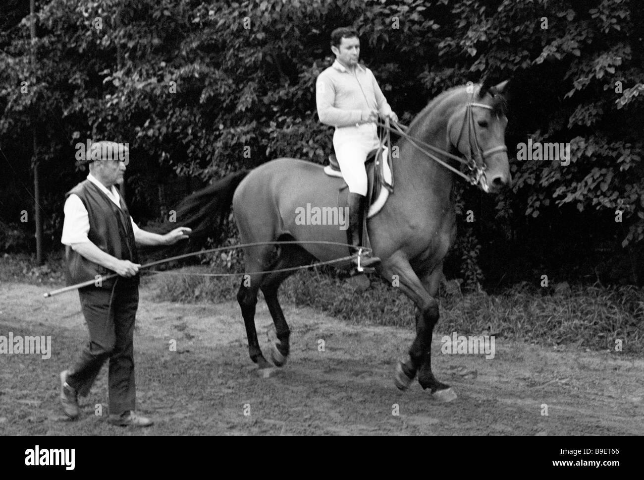 Riding school director Rogalev left trains Viktor Ugryumov on horse Olympic team member