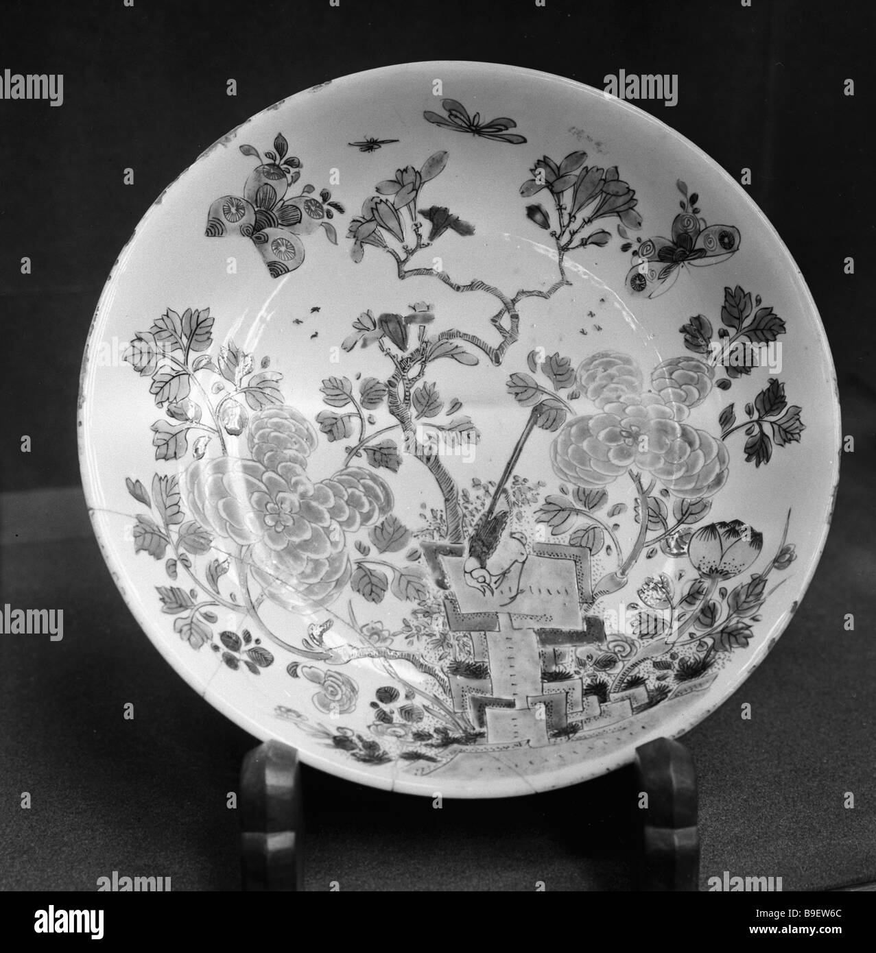 Chinese Porcelain Black And White Stock Photos Images Alamy
