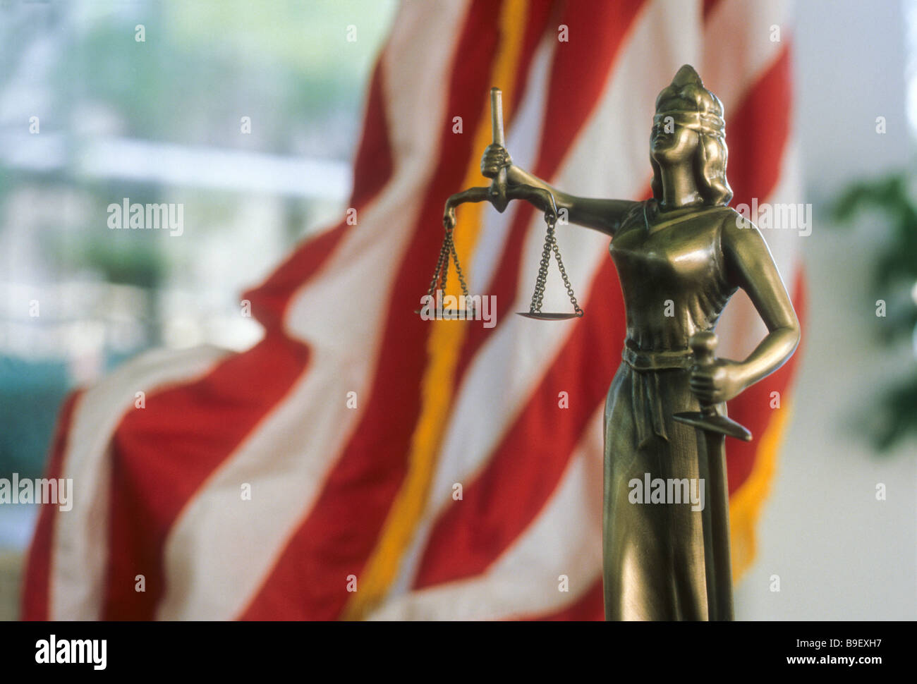 Statue justice blindfold hold scale hires stock photography and images