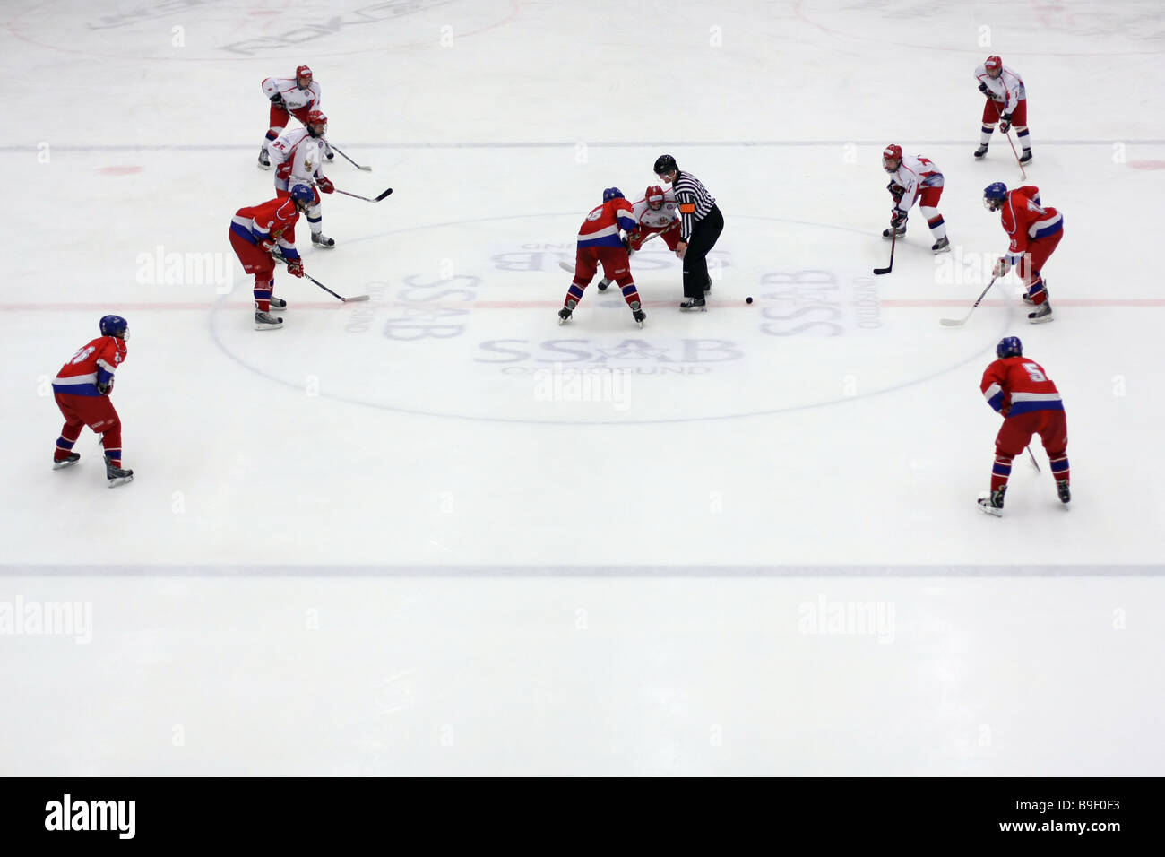Icehockey Players High Resolution Stock Photography And Images Alamy