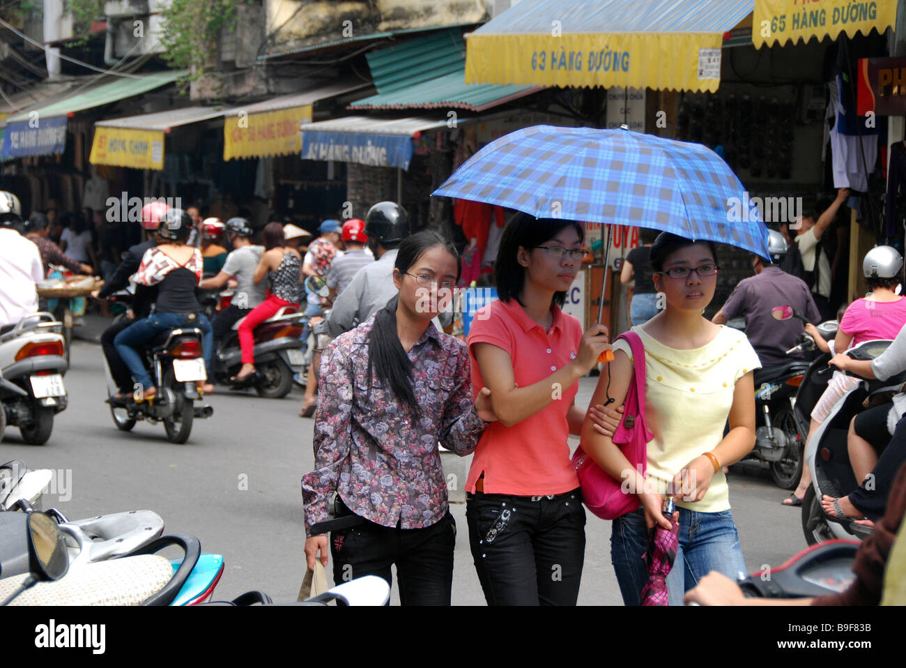 Vietnamese Girls Our Shopping In Hanoi Vietnam Stock Photo Alamy