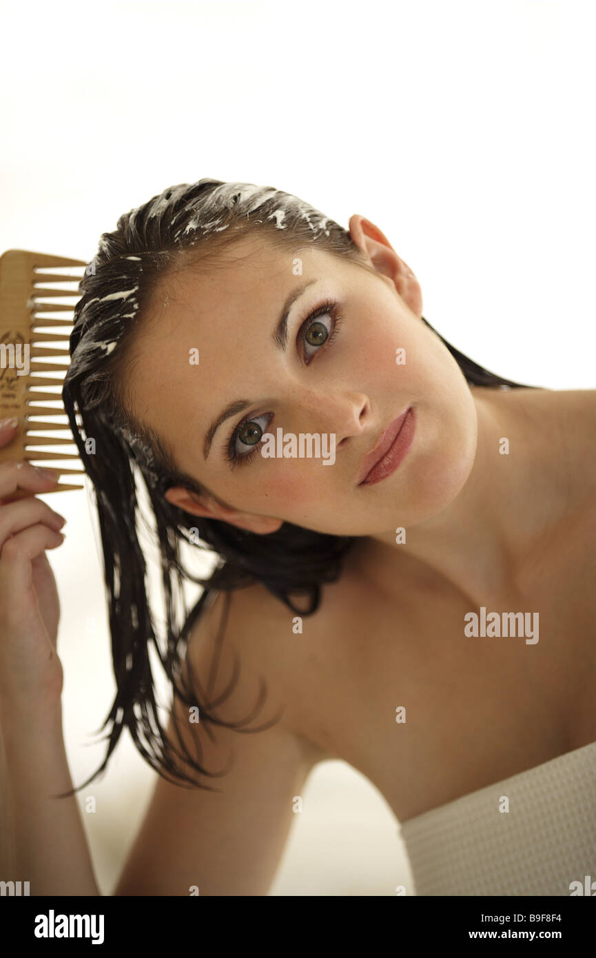 Woman hair care cure is too bulky strand-comb portrait series people young hair wet cure-packet care-product residence time Stock Photo