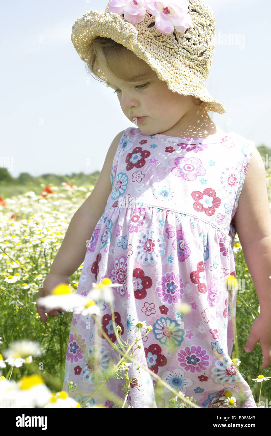 Girl child flower meadow hi-res stock photography and images - Alamy
