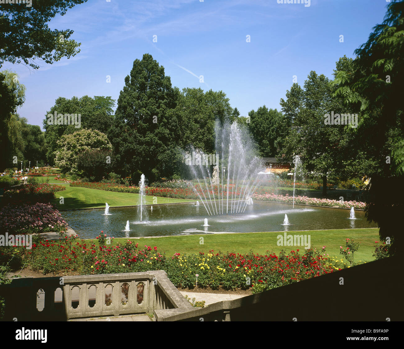 Bathe flower bed hires stock photography and images Alamy