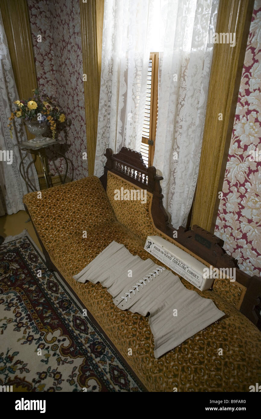 usa Iowa Des Moines openairmuseum bodices couch lies America antique