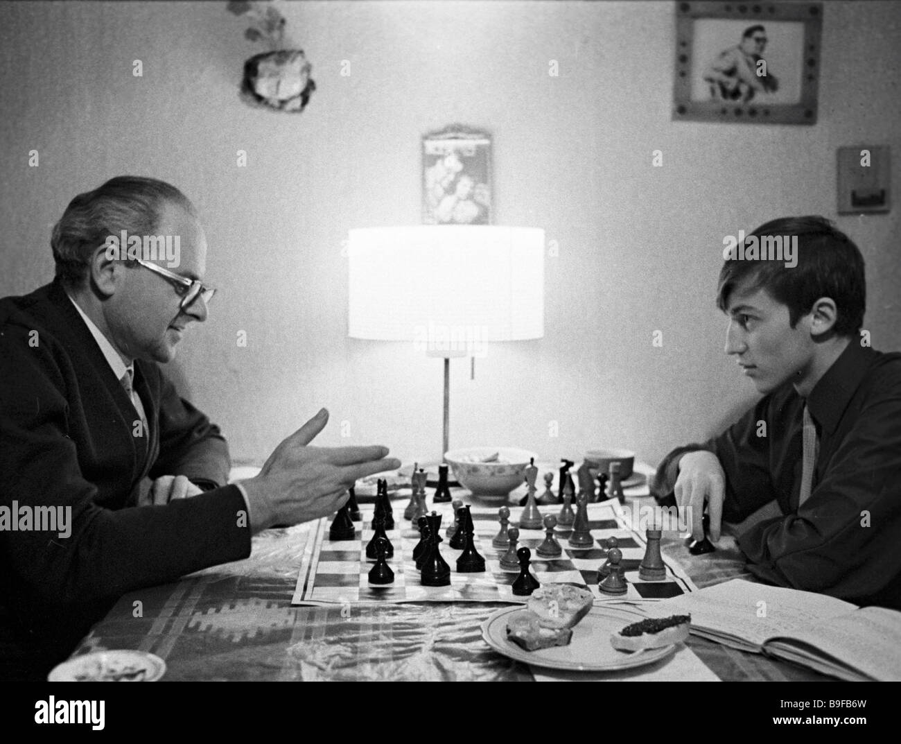 World chess champion Anatoly Karpov right and his coach Semyon Furman Stock  Photo - Alamy