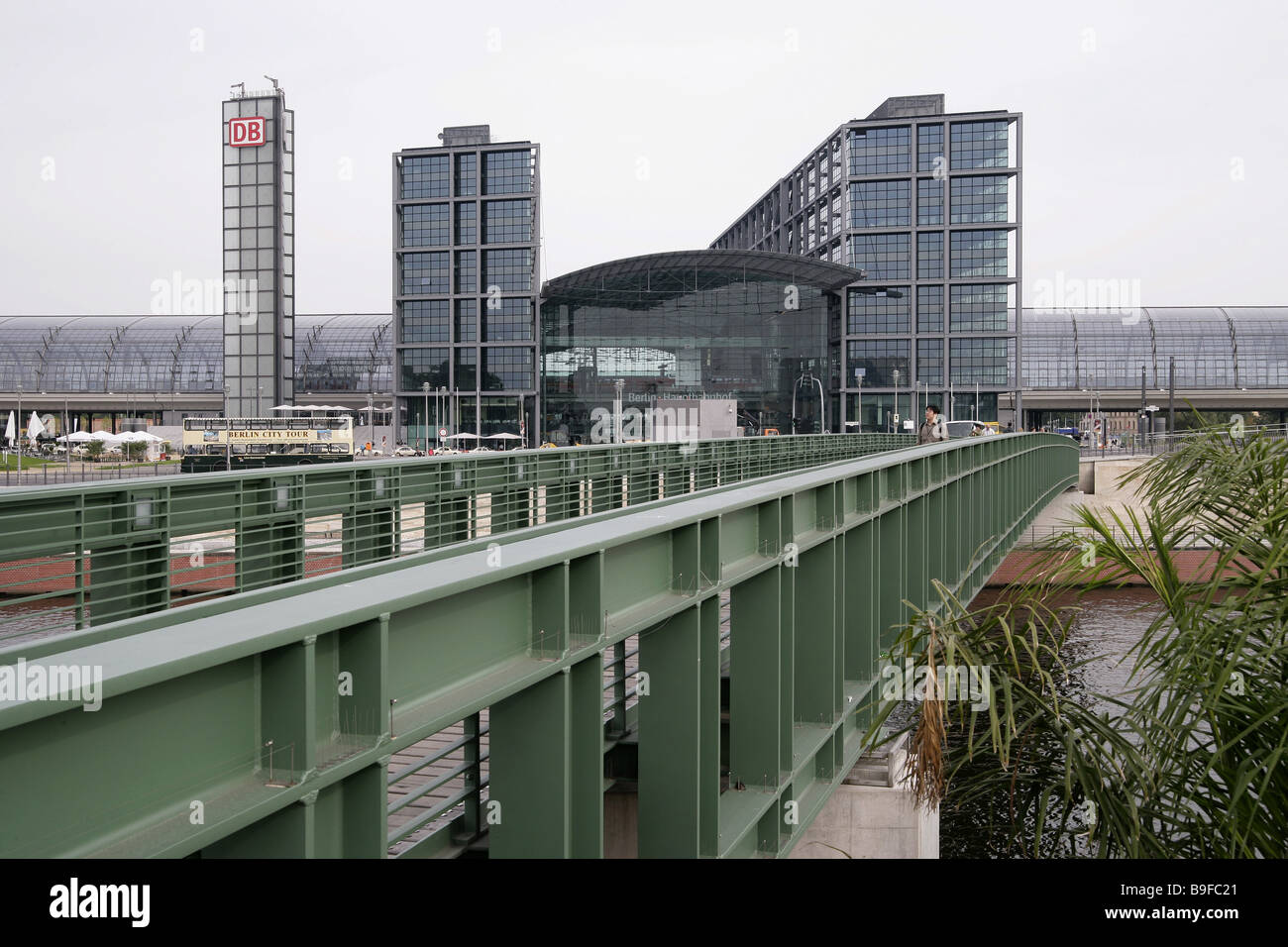 Germany Berlin main train station bridge Spree Stock Photo Alamy