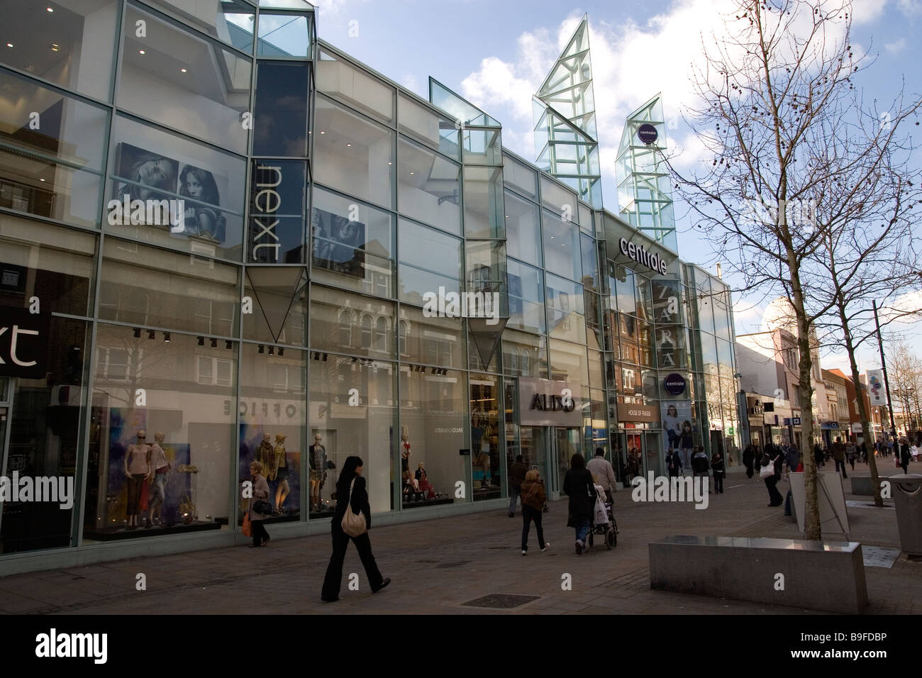 shoppers in Croydon High Street Stock Photo Alamy