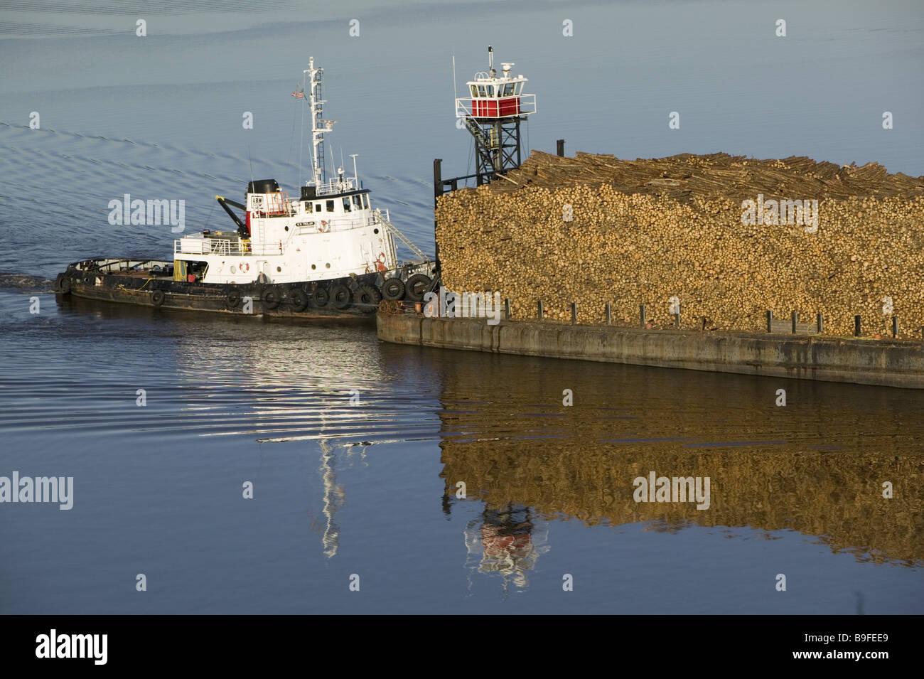usa barge barge loads America loading Duluth Duluth harbour driving