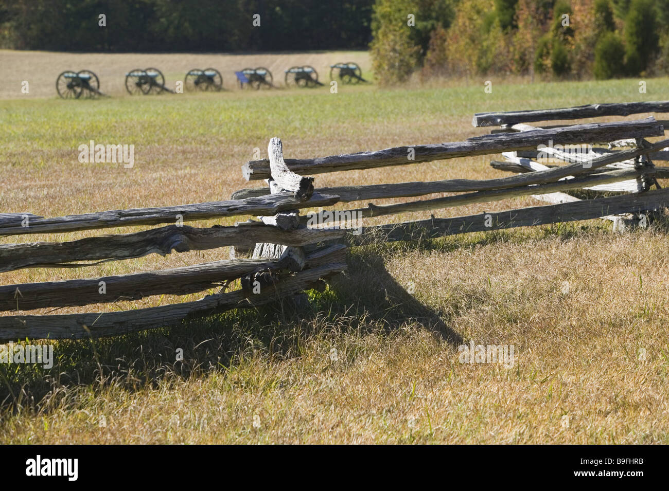 usa Tennessee Shiloh battlefield fence cannons museum America civil war field firearm history army obstacle historically wood Stock Photo