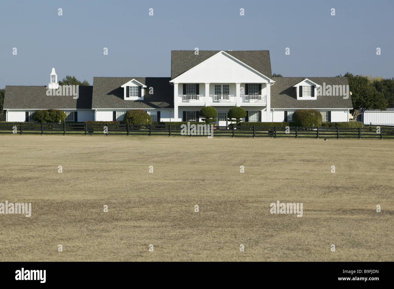 usa Texas Dallas 'South Fork ranch' villa outside full length portrait