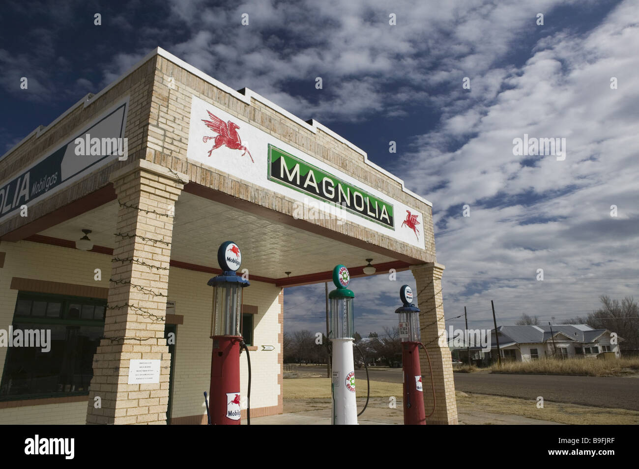 usa Texas Shamrock gas station pumps clouded sky Stock Photo Alamy