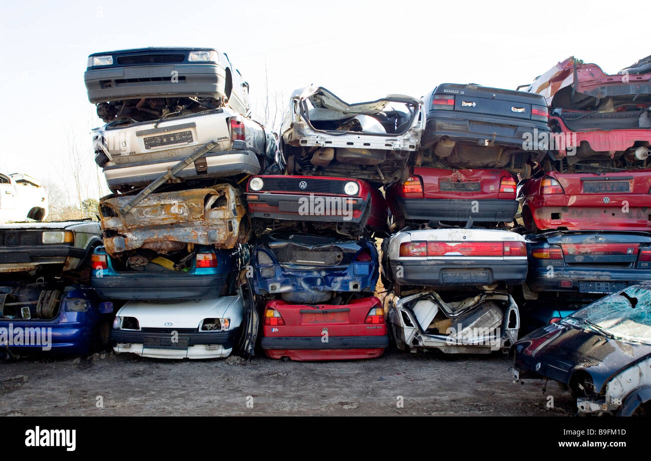 Auto Parts Store in the Middle of the Desert in Summer Season. Old  Automobiles, Car Wreckages Stock Photo - Image of transport, destroyed:  197673686