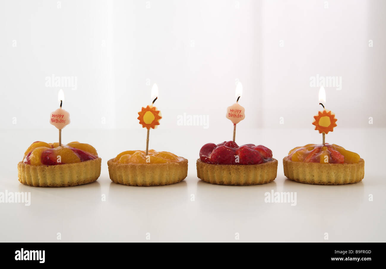 Birthdaytarts candles burn Stock Photo Alamy